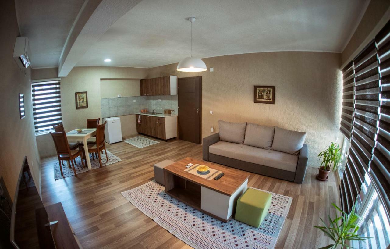 Dionis Rooms & Apartments 普里莱普 外观 照片