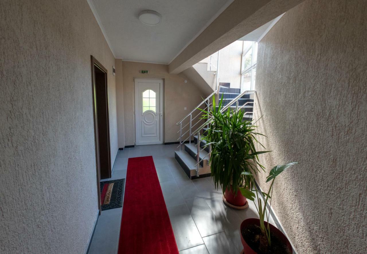 Dionis Rooms & Apartments 普里莱普 外观 照片