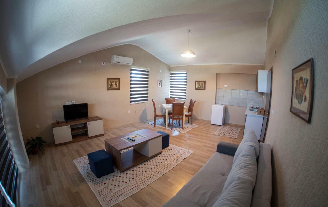 Dionis Rooms & Apartments 普里莱普 外观 照片